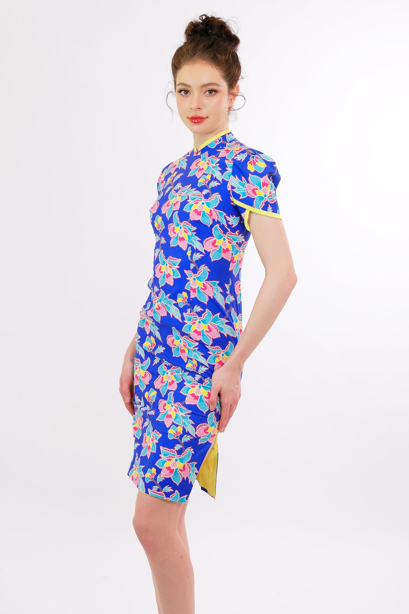 Floral print qipao dress with contrasting trim.