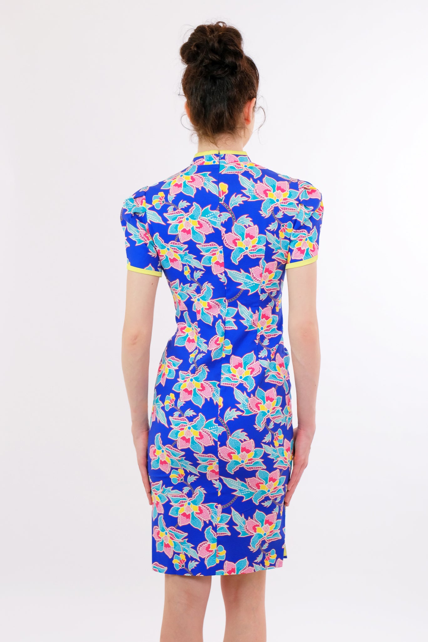 Floral print qipao dress with contrasting trim.