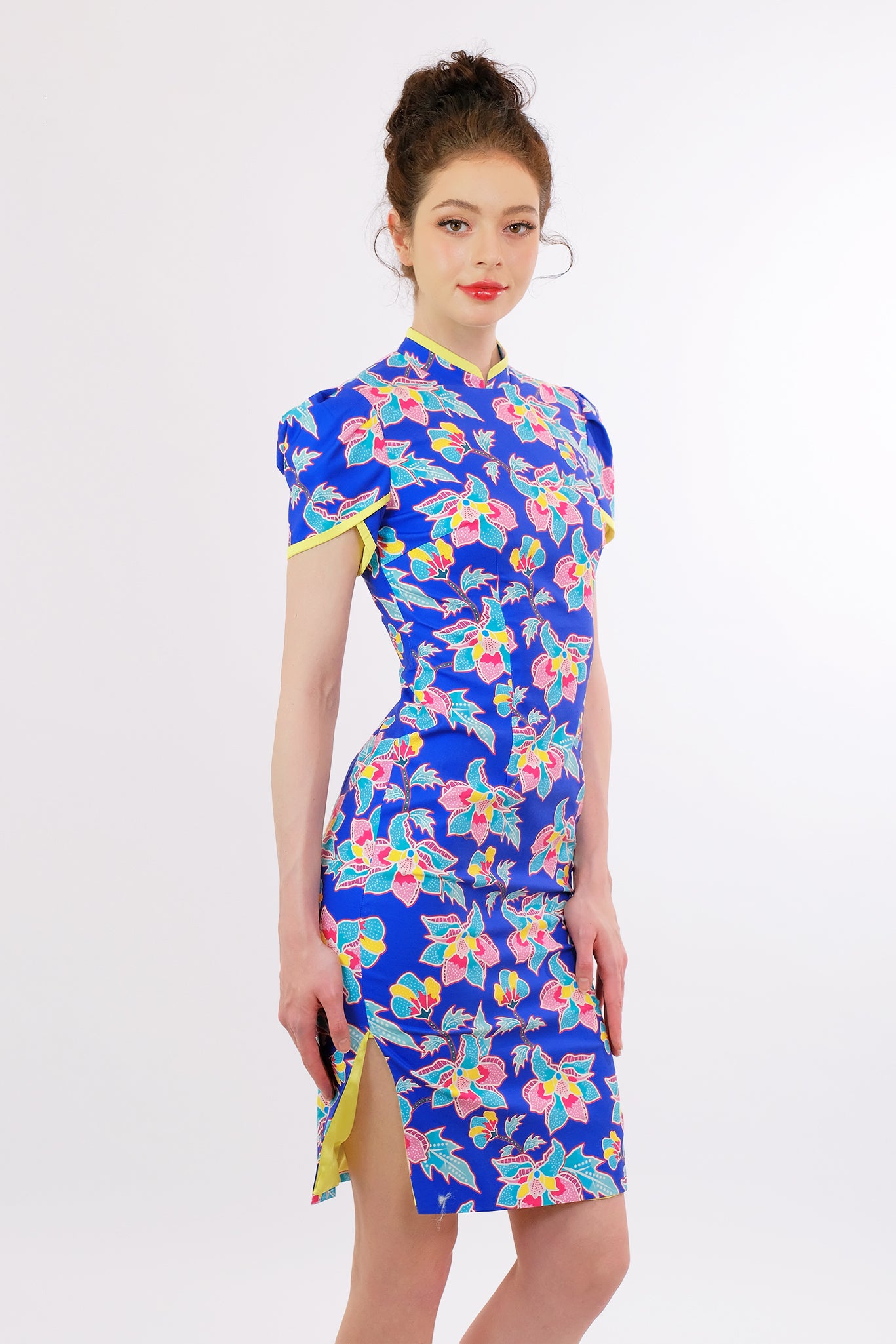 Floral print qipao dress with contrasting trim.