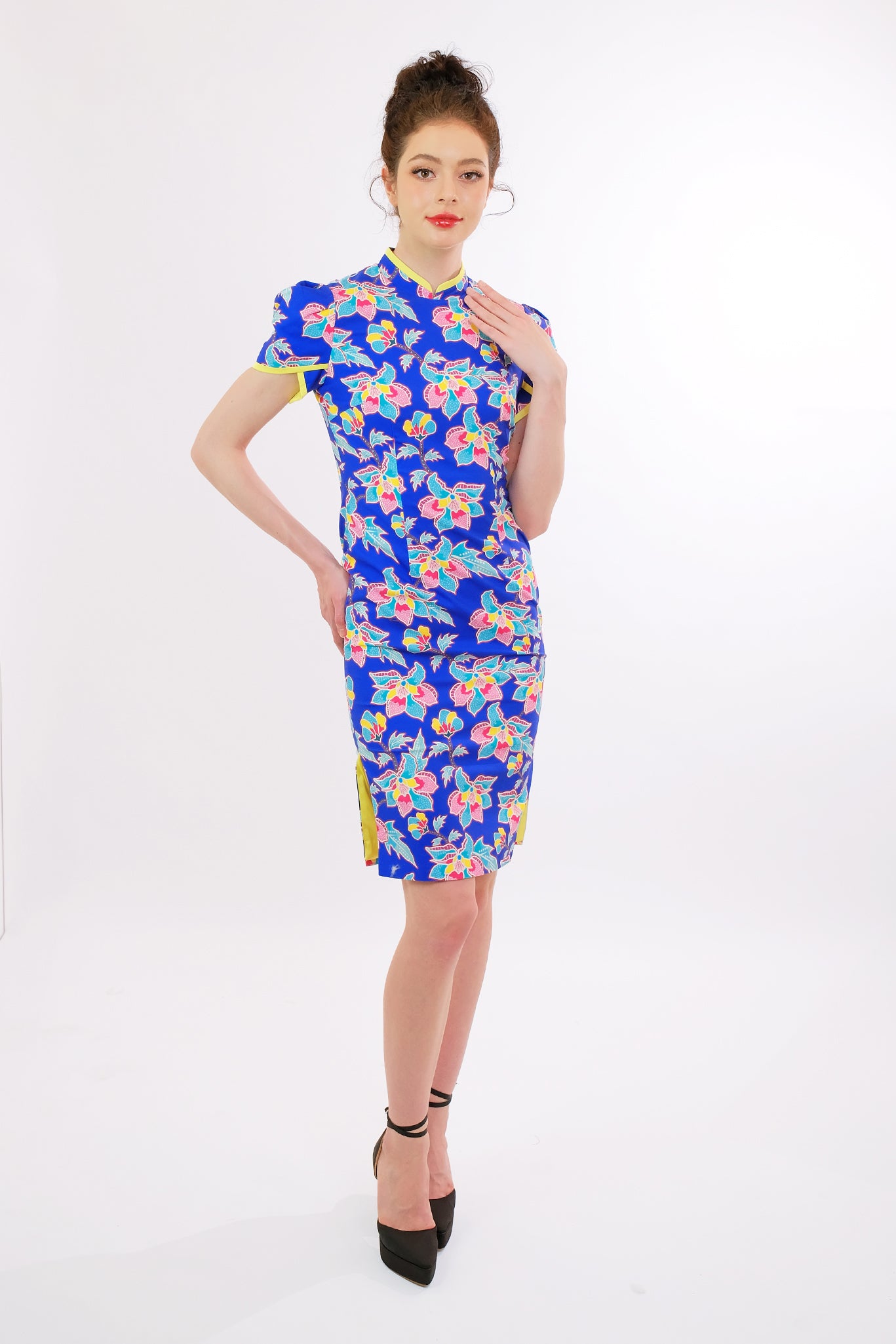 Floral print qipao dress with contrasting trim.